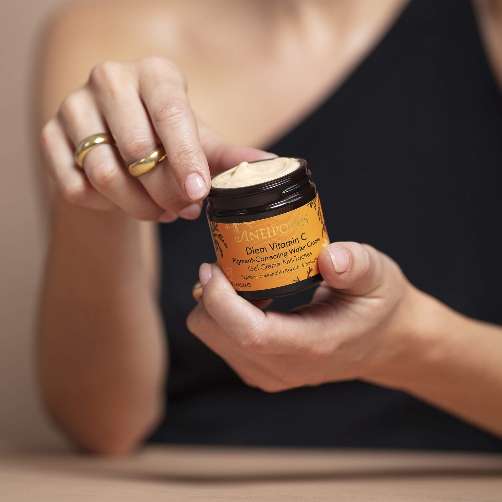 Diem Vitamin C Anti-Spot Gel Cream - Image 2